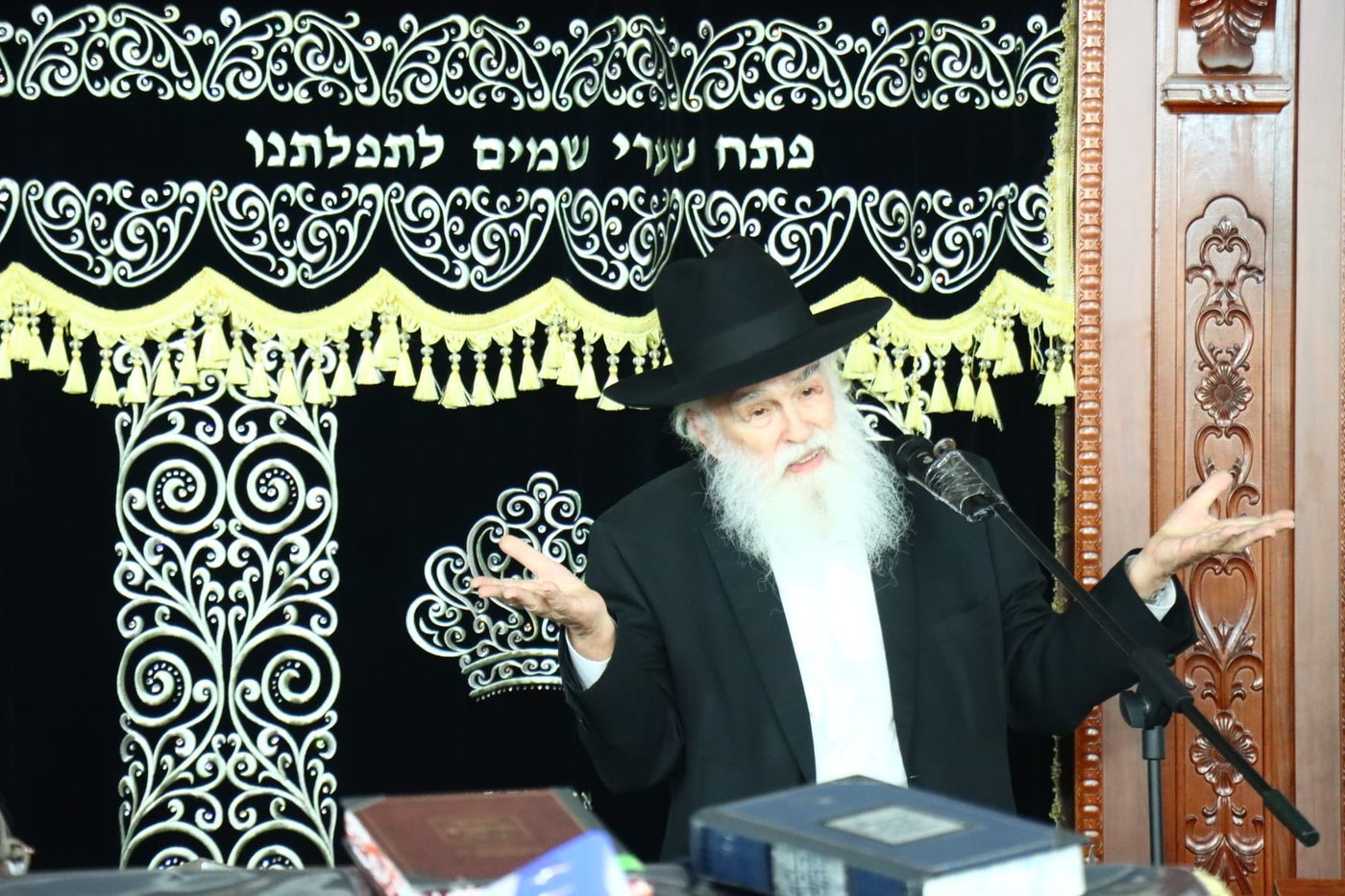 הגאון רבי יעקב ישראל בייפוס בשיחת הכנה לפסח