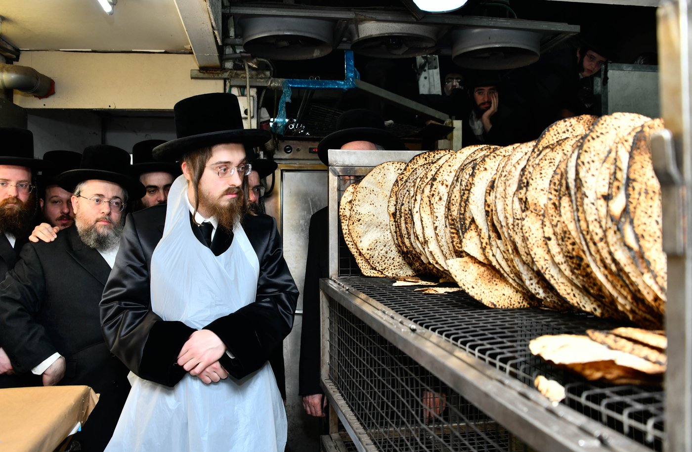 האדמו"ר מסאדיגורה באפיית מצות