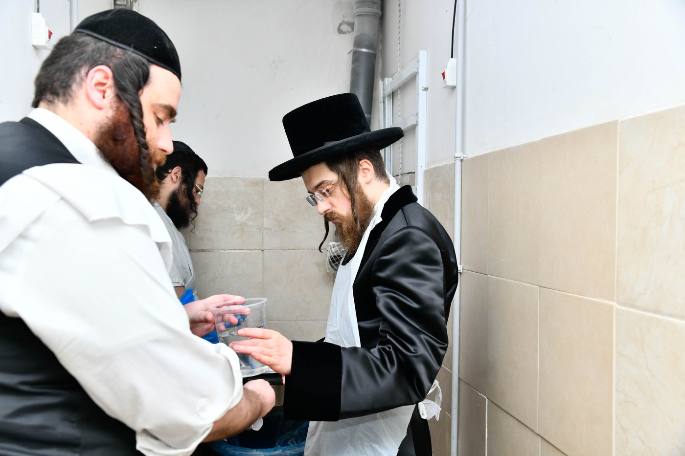 האדמו"ר מסאדיגורה באפיית מצות