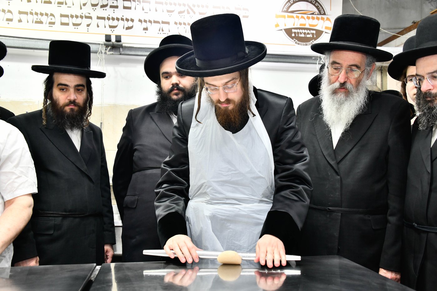 האדמו"ר מסאדיגורה באפיית מצות