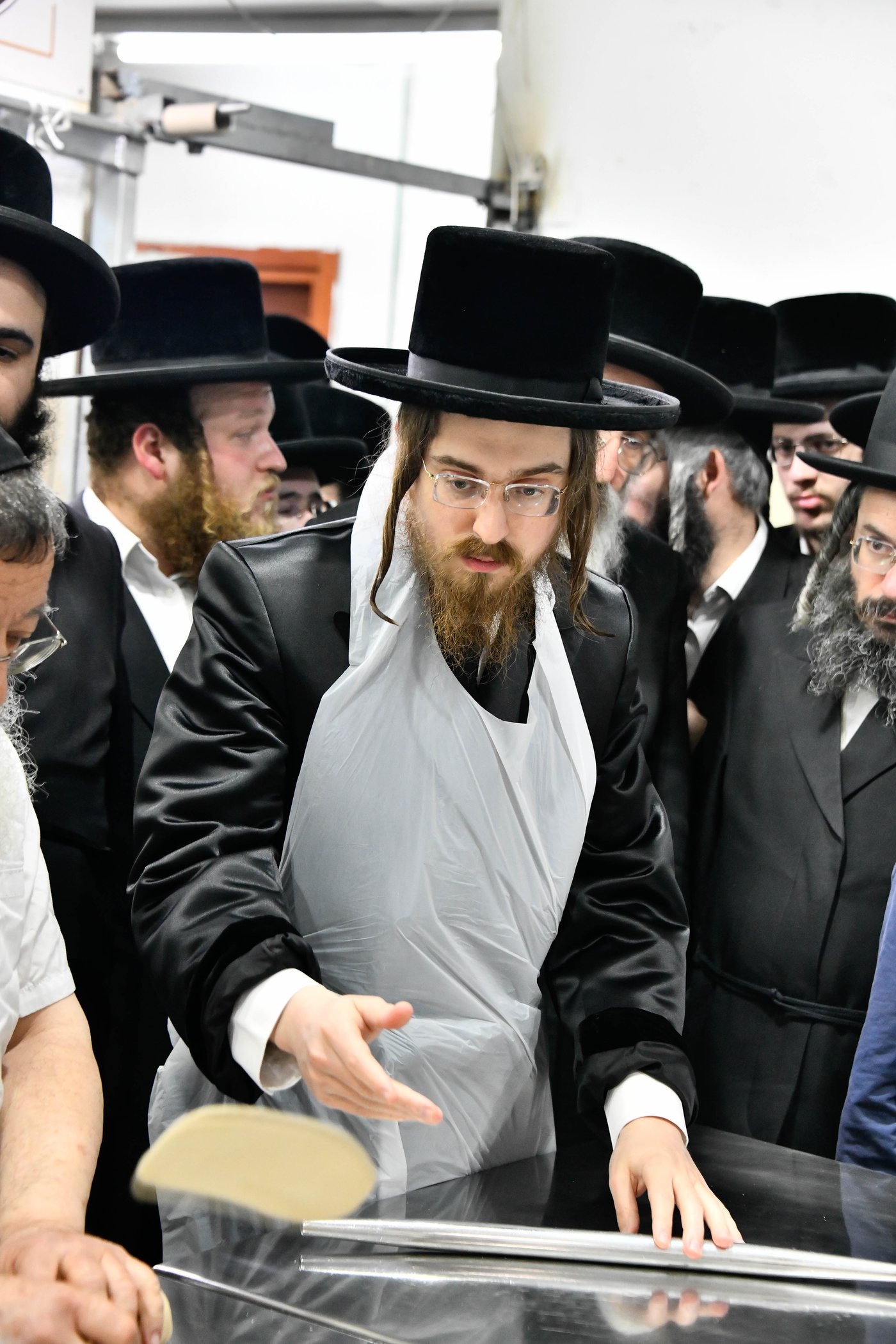 האדמו"ר מסאדיגורה באפיית מצות