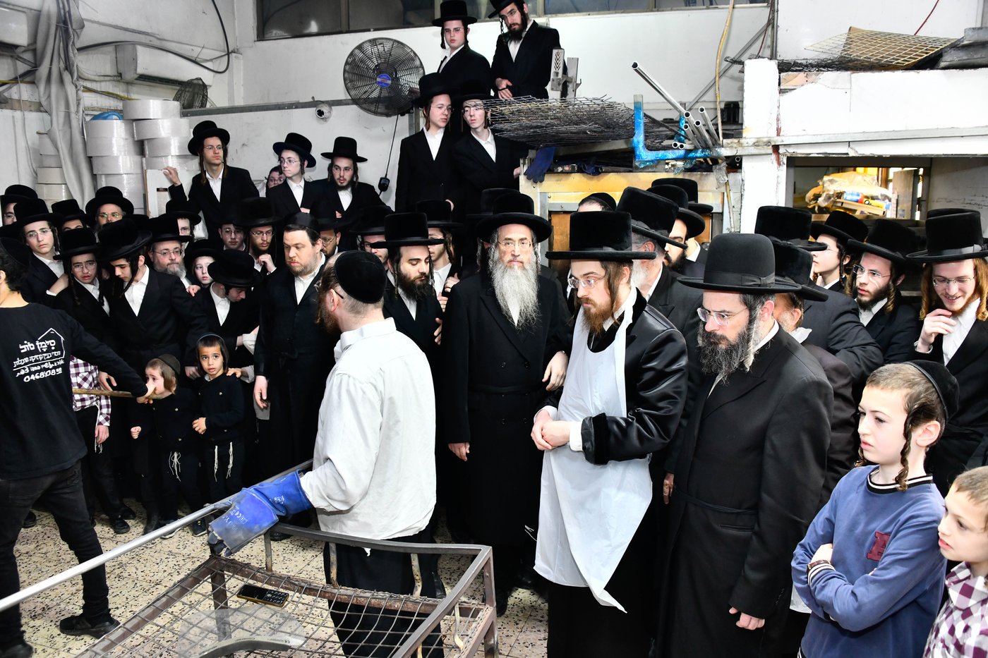 האדמו"ר מסאדיגורה באפיית מצות