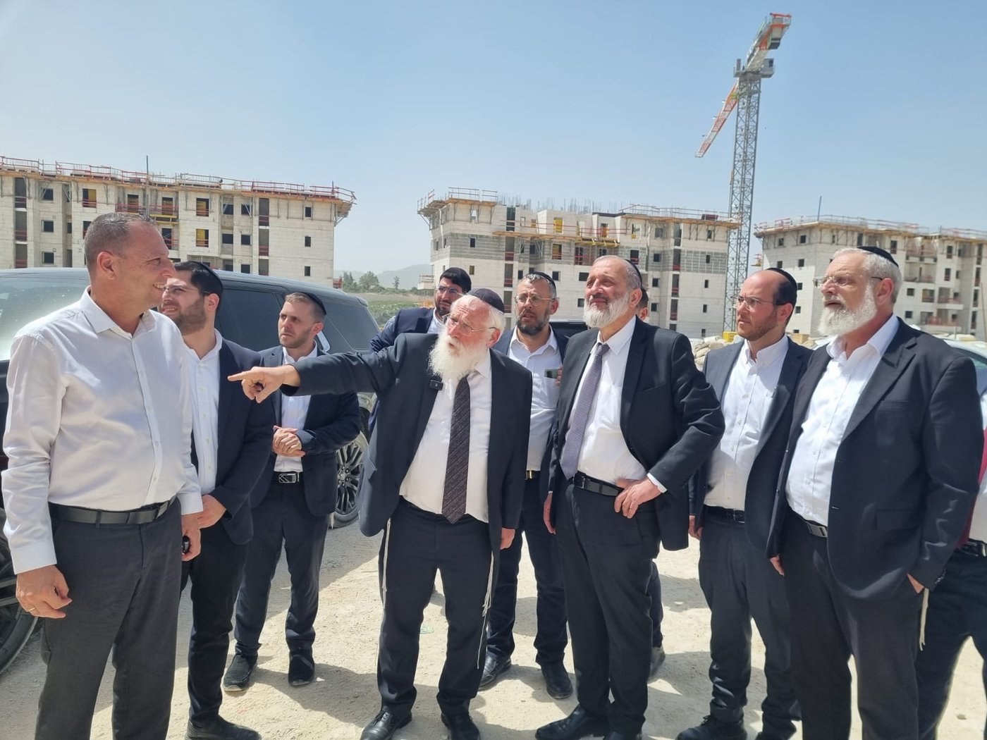 הפמלייה ברכסים