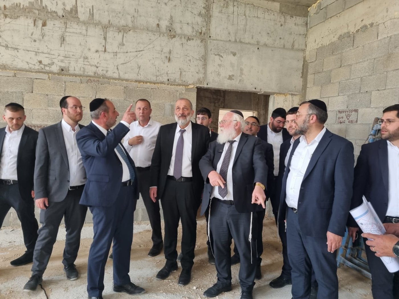הפמלייה ברכסים