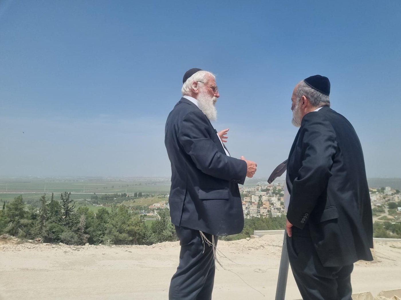 הפמלייה ברכסים