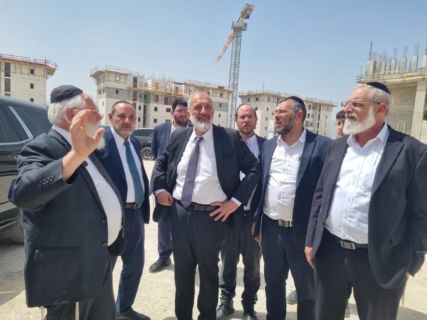 הפמלייה ברכסים
