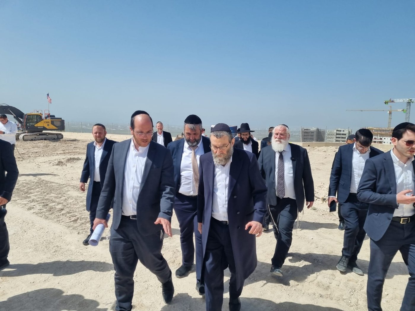 הפמלייה ברכסים