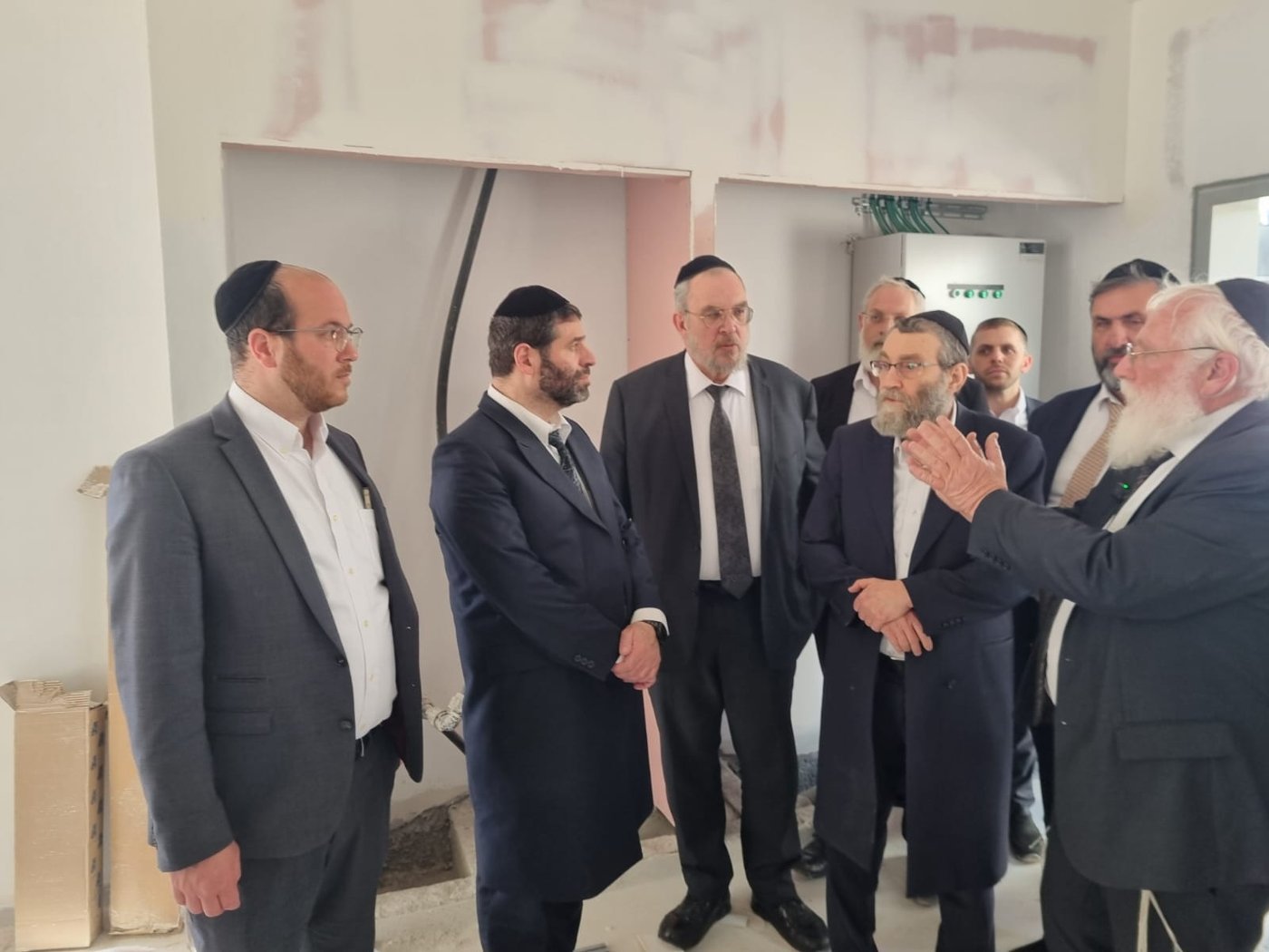 הפמלייה ברכסים