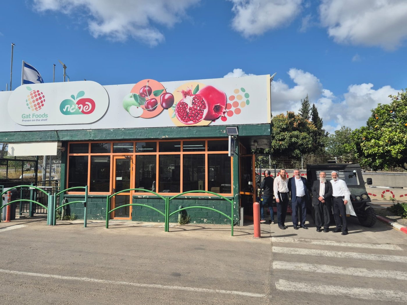 משגיחי הכשרות של חוג חתם סופר משגיחים על תהליך הייצור