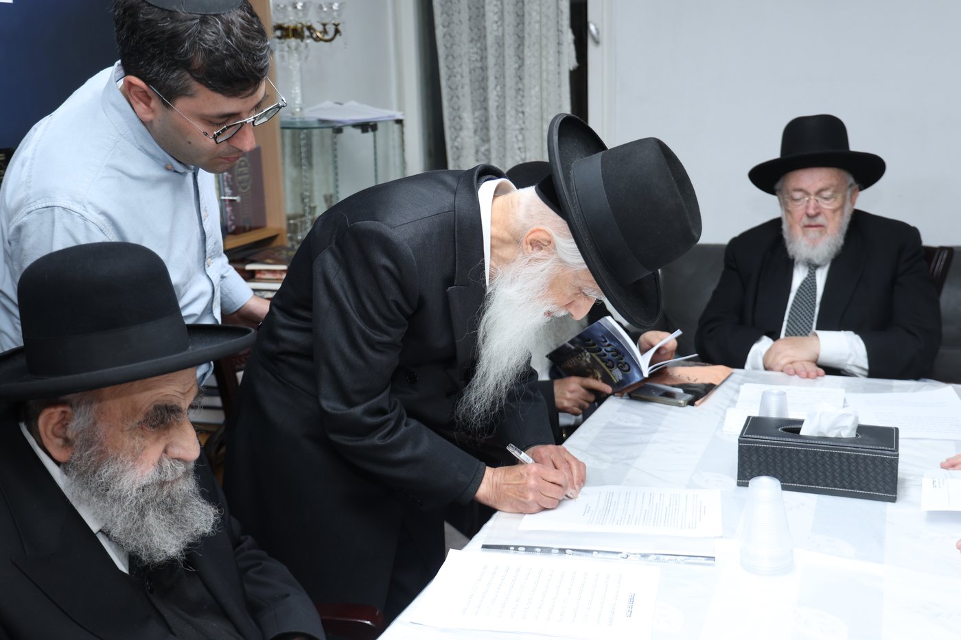 גדולי ישראל בכינוס נגד תוכניות פינוי בינוי" בירושלים
