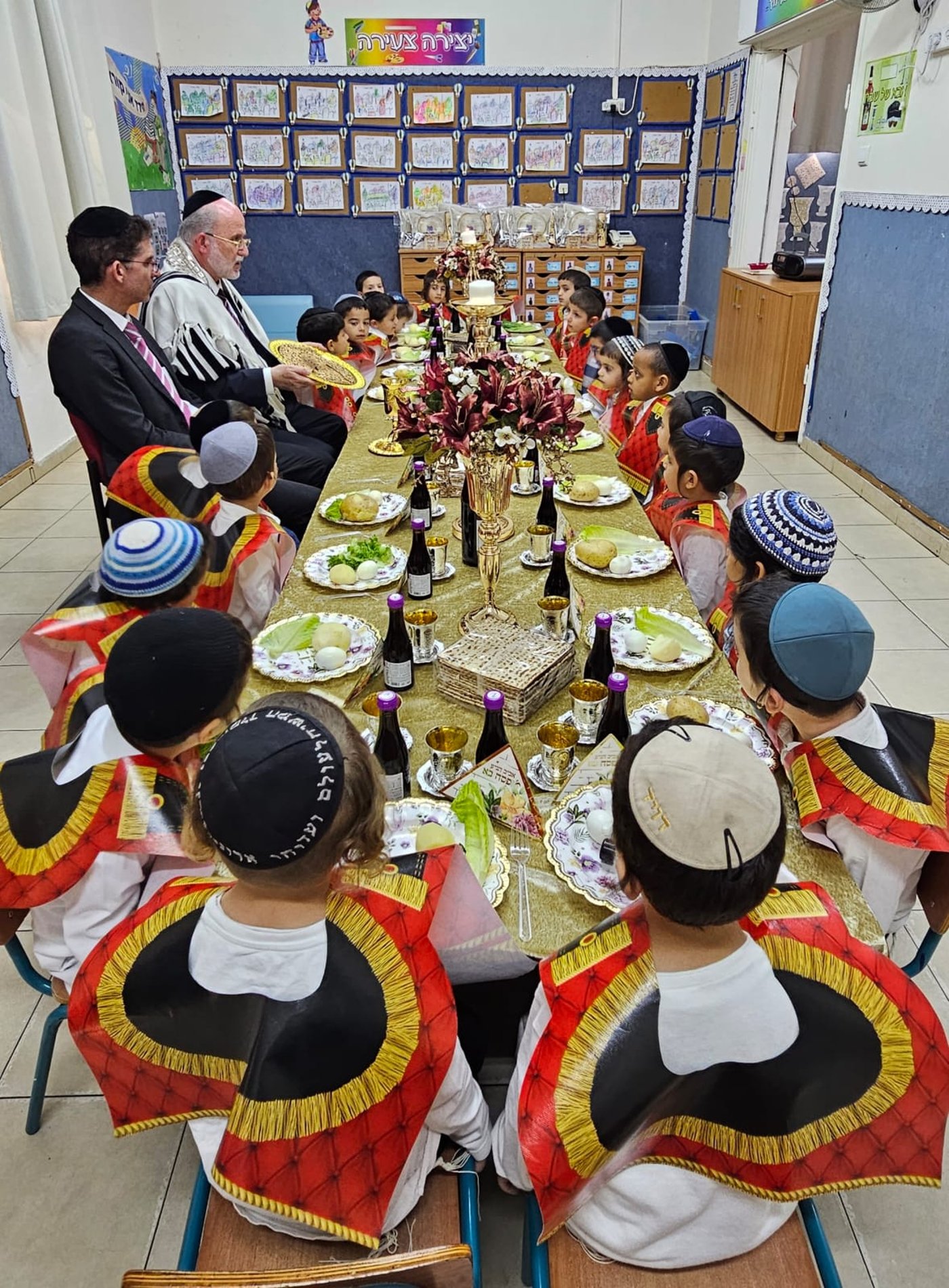 הדגמת עריכת שולחן "ליל הסדר" בתלמוד תורה "נר שמואל" חדרה