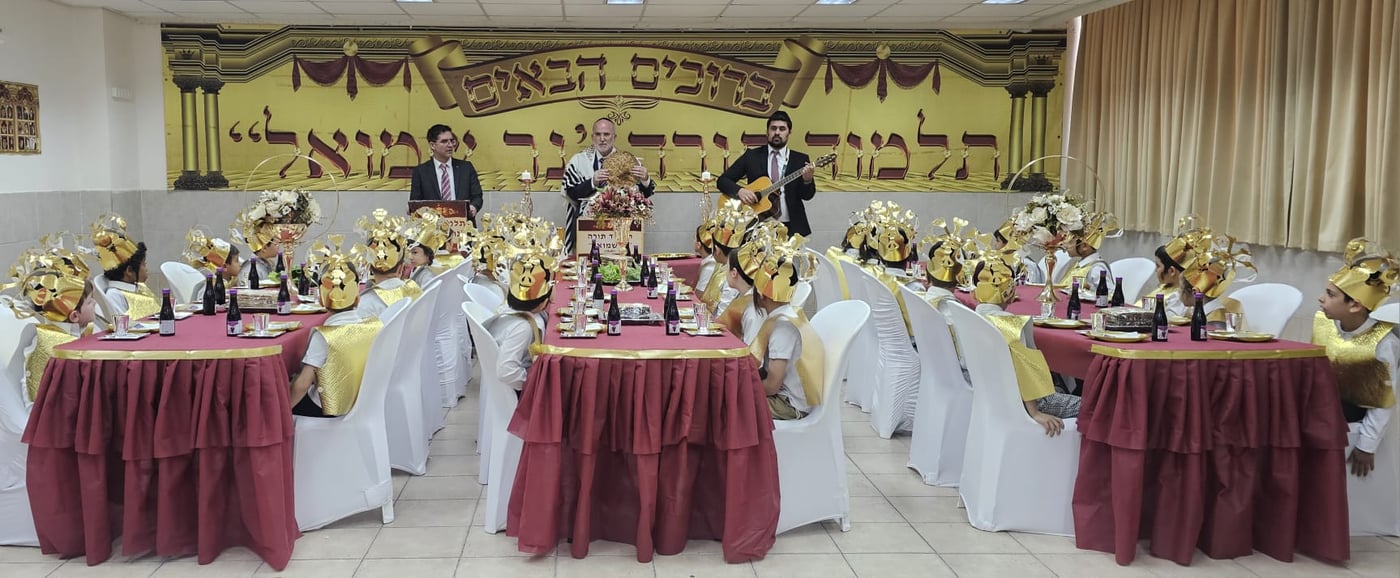 הדגמת עריכת שולחן "ליל הסדר" בתלמוד תורה "נר שמואל" חדרה
