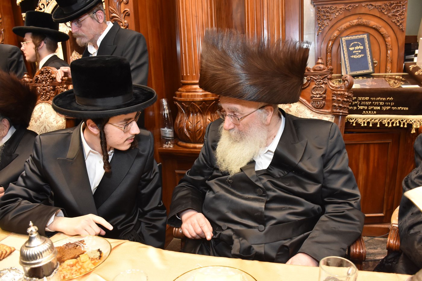 שמחת אירוסי בן האדמו"ר מקודינוב עם נכדת הגרש"א שטרן