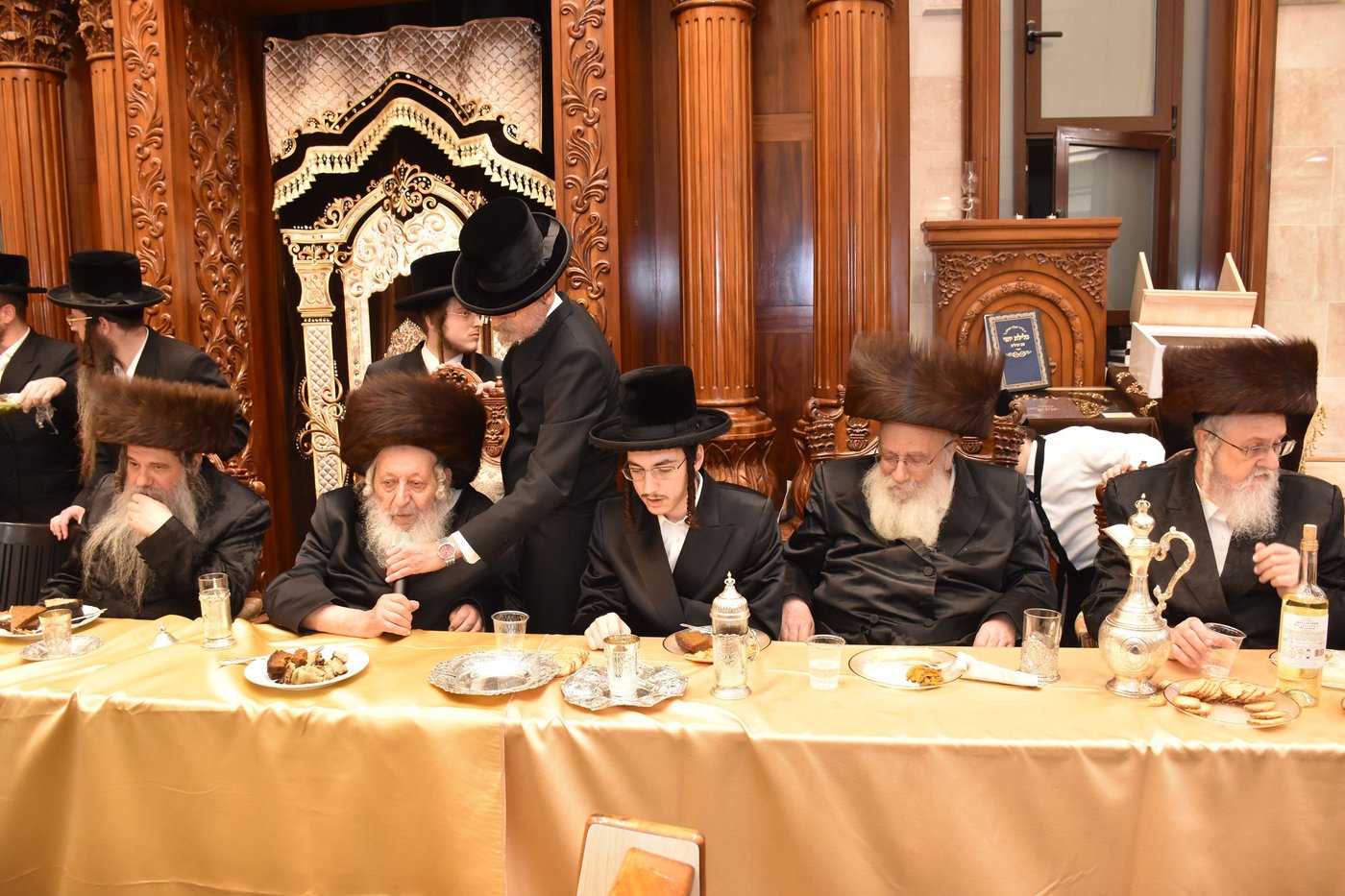 שמחת אירוסי בן האדמו"ר מקודינוב עם נכדת הגרש"א שטרן