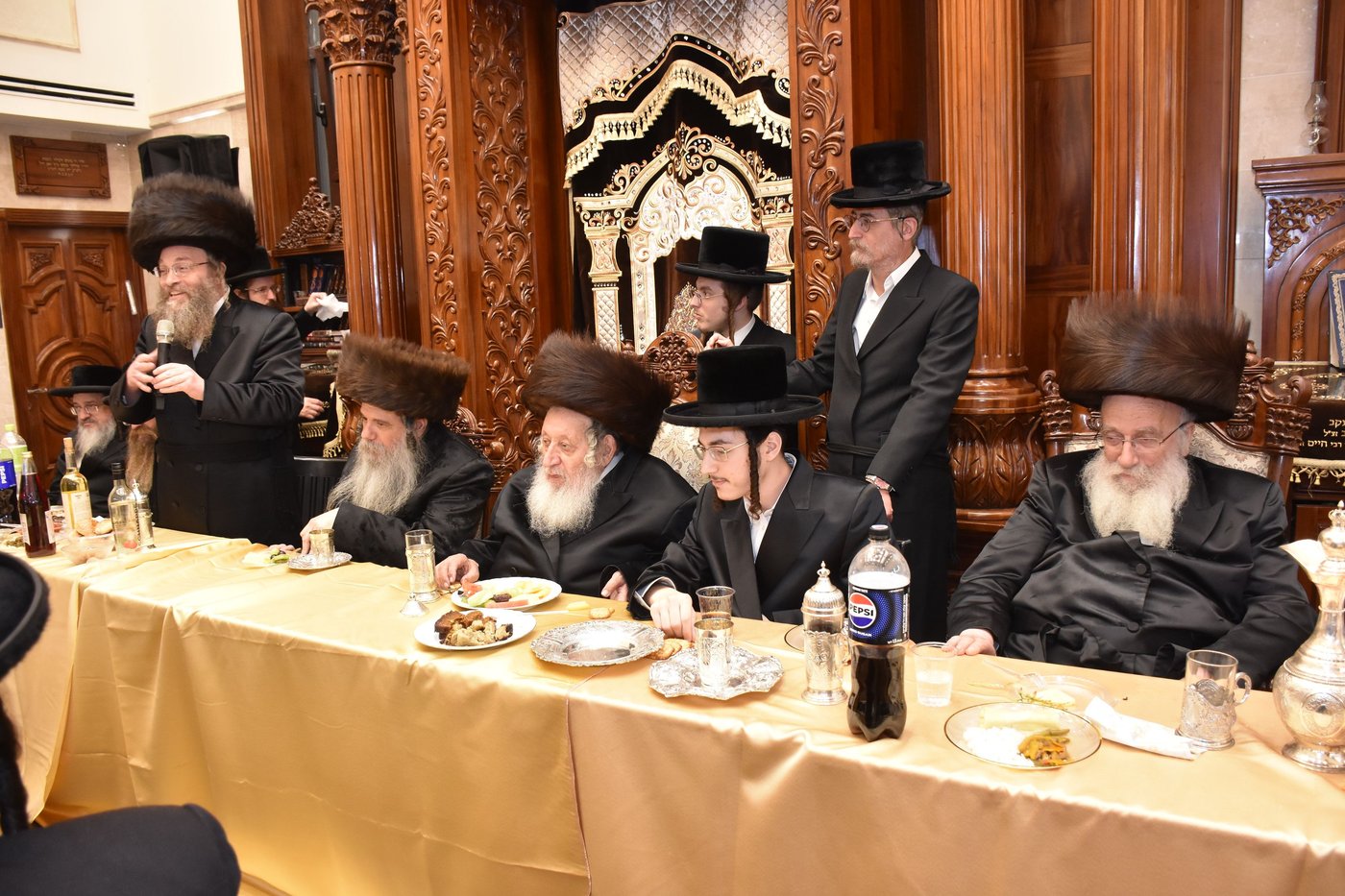 שמחת אירוסי בן האדמו"ר מקודינוב עם נכדת הגרש"א שטרן