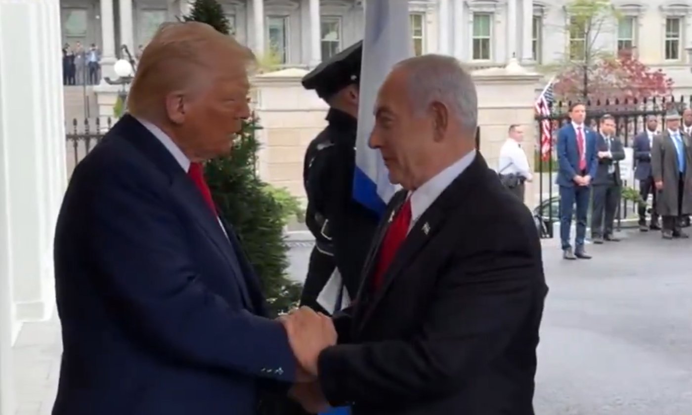 נתניהו וטראמפ בכניסה לבית הלבן