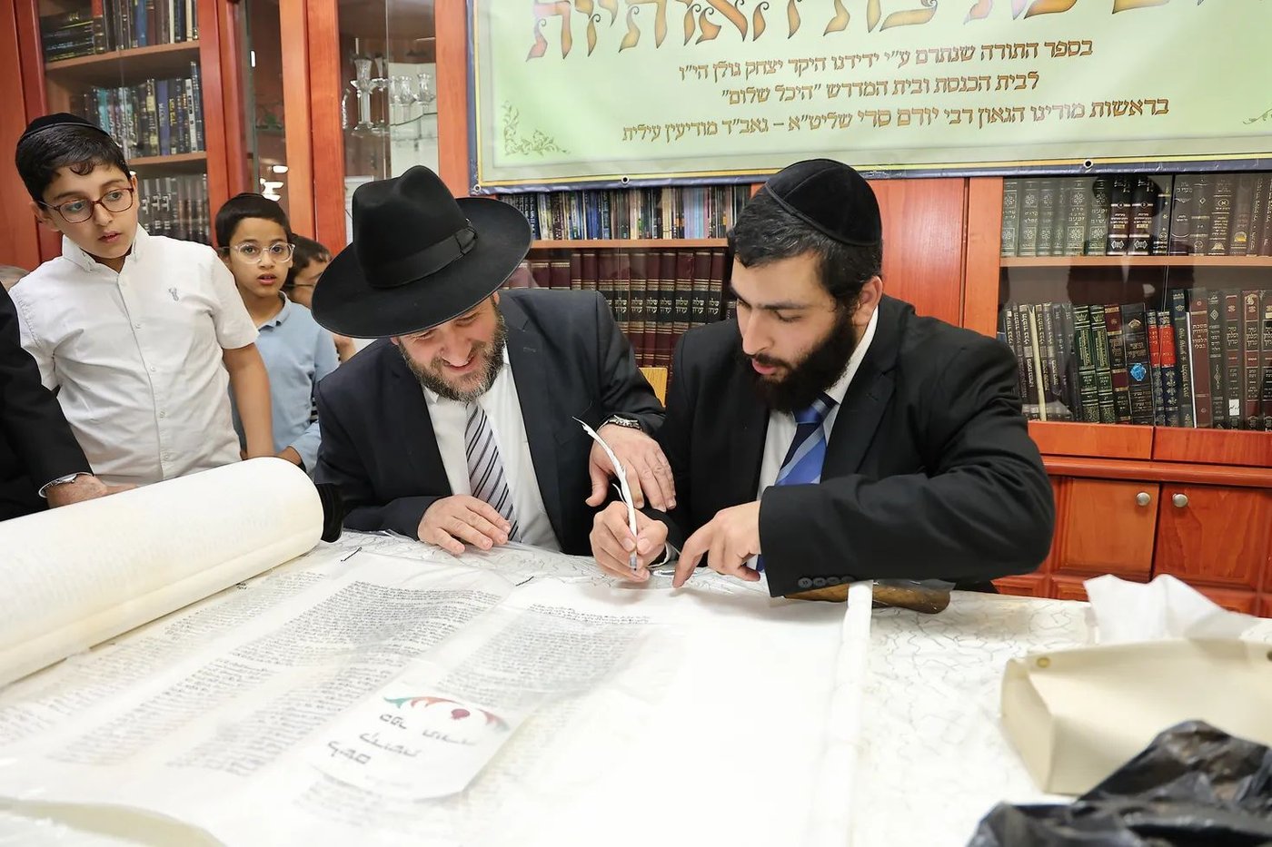 הכנסת ספר תורה לביהמ"ד 'היכל שלום' במודיעין עילית