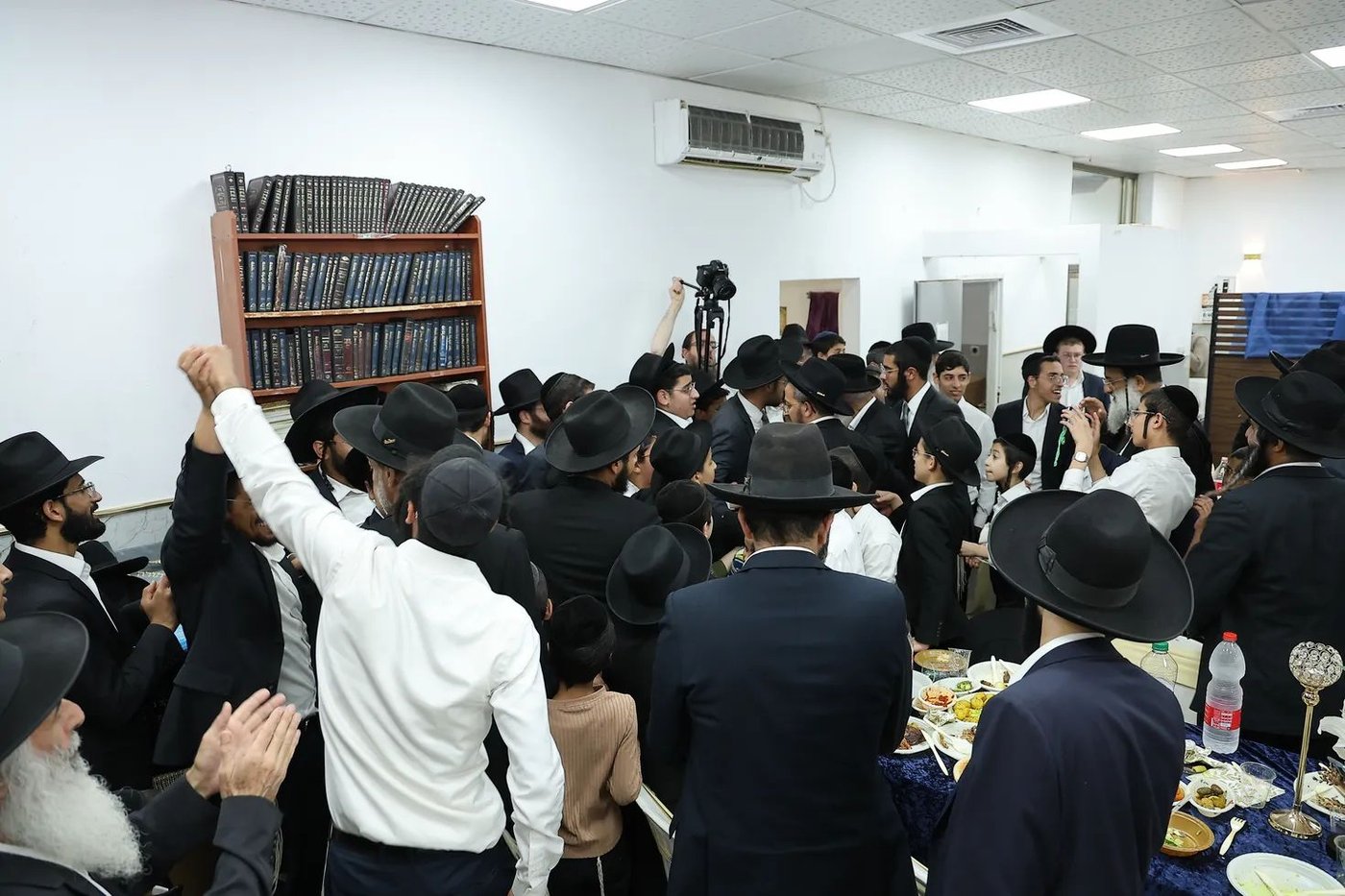 הכנסת ספר תורה לביהמ"ד 'היכל שלום' במודיעין עילית