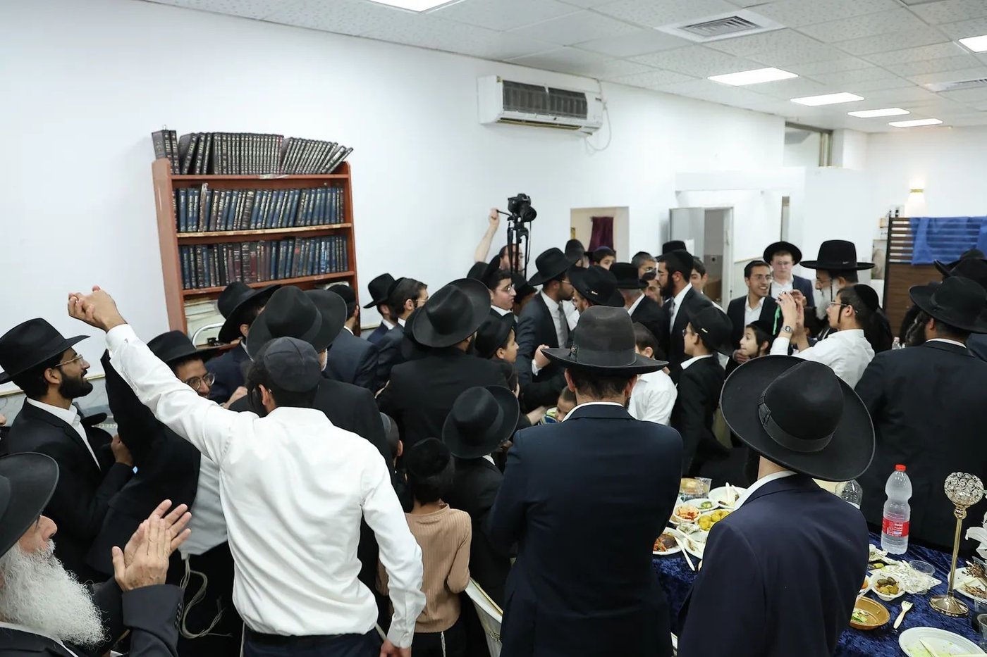 הכנסת ספר תורה לביהמ"ד 'היכל שלום' במודיעין עילית