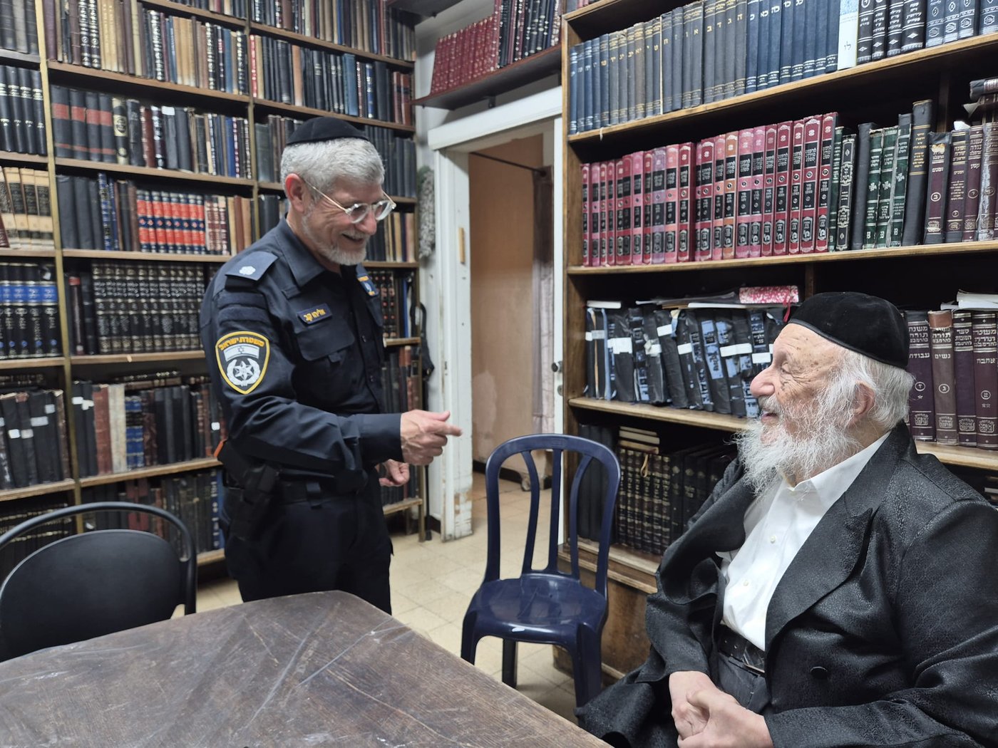 מפקד תחנת בני ברק בביקור אצל רבני העיר
