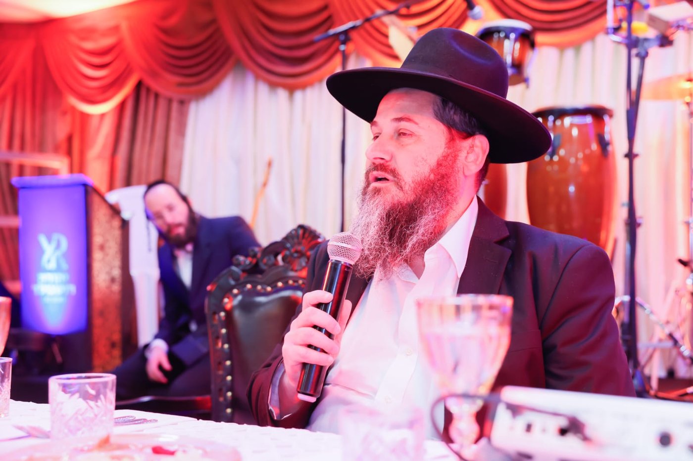 הרב גרינברג בדבריו לפני הבחורים