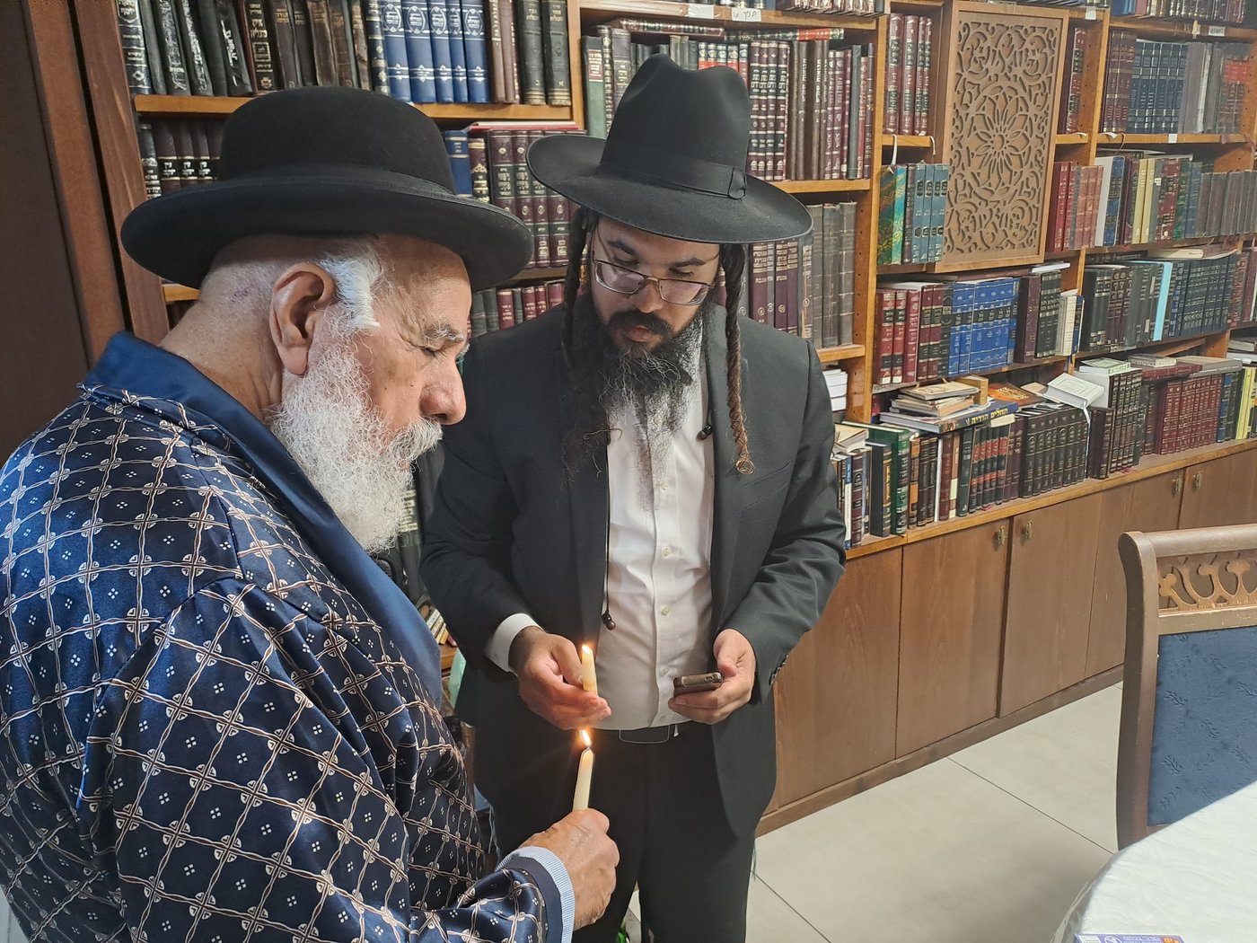 הגאון רבי שלמה מחפוד בבדיקת חמץ