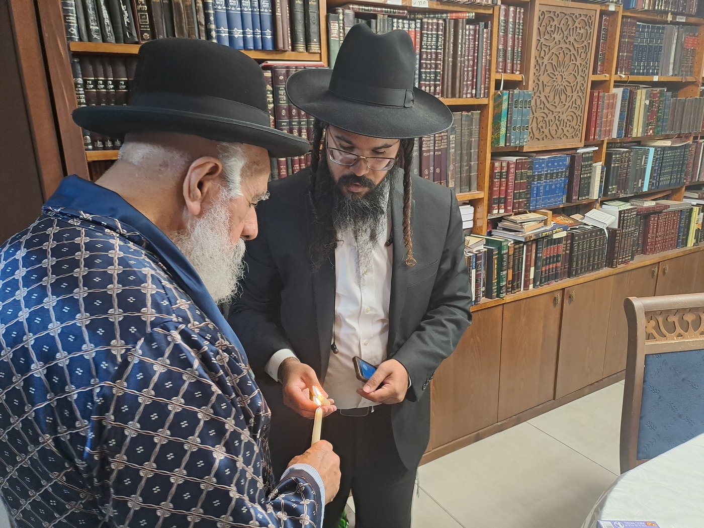 הגאון רבי שלמה מחפוד בבדיקת חמץ
