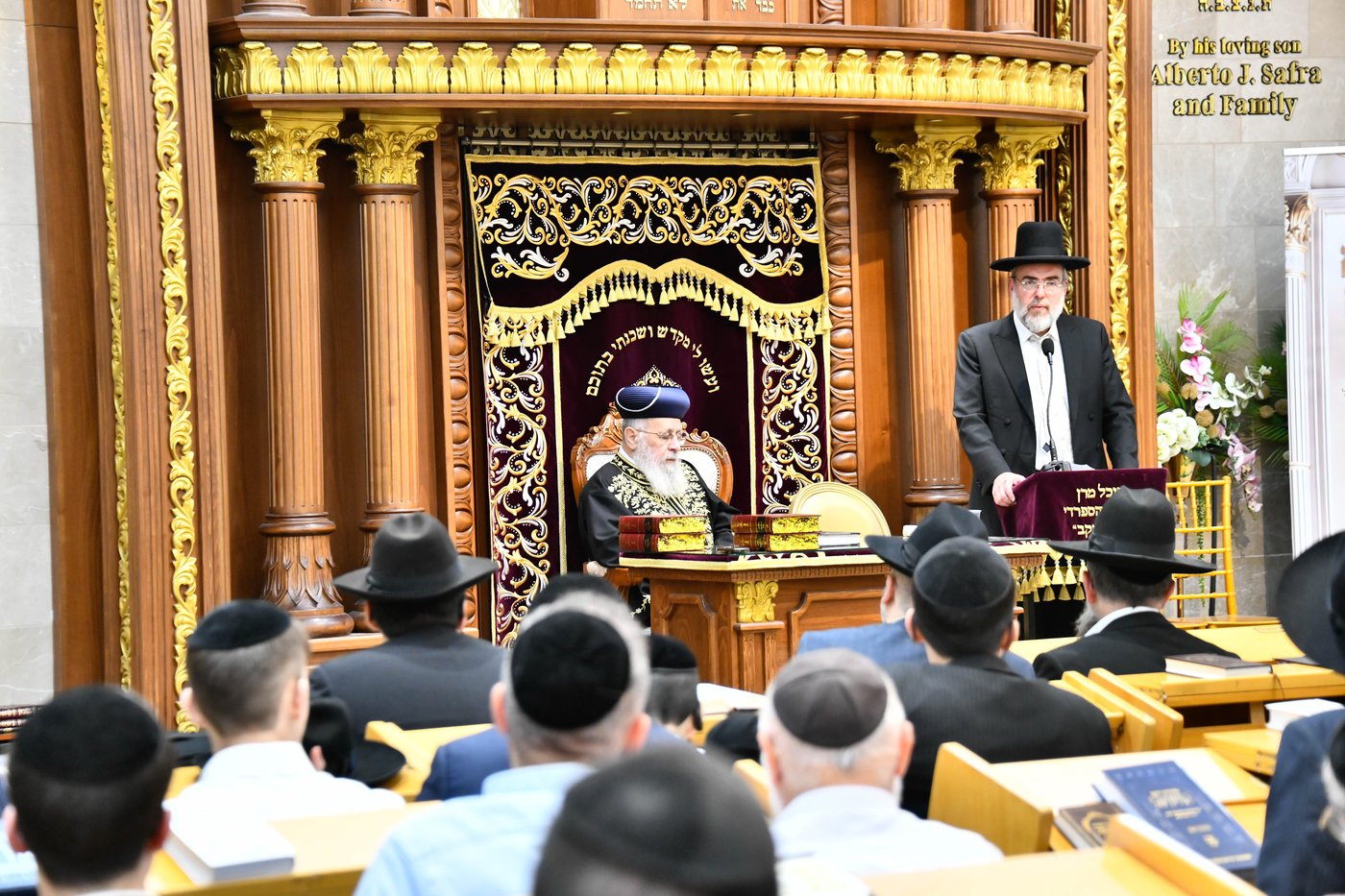  מעמד יציקת עמודי הבית הוראה ועצרת חיזוק בהיכל מרן