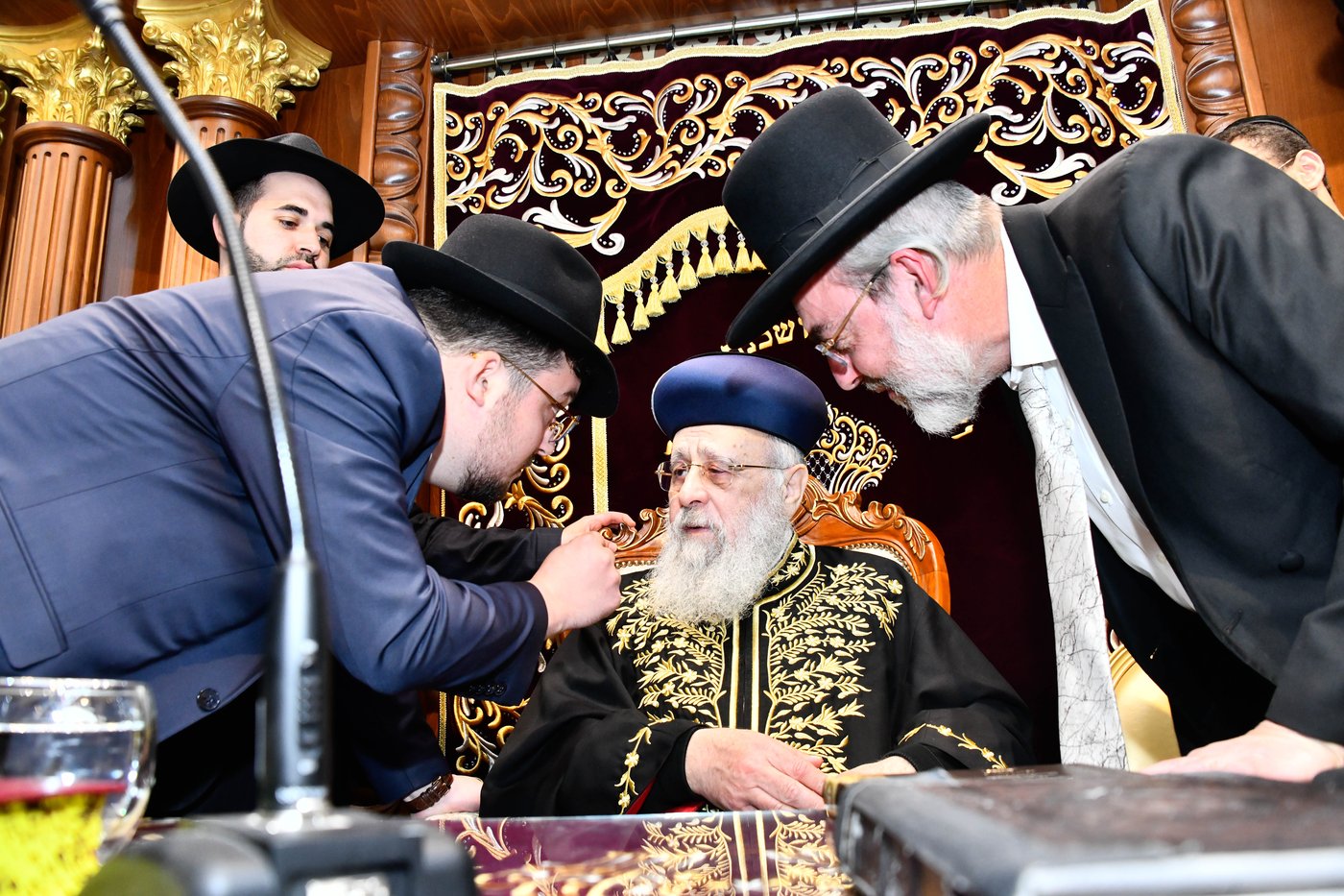  מעמד יציקת עמודי הבית הוראה ועצרת חיזוק בהיכל מרן