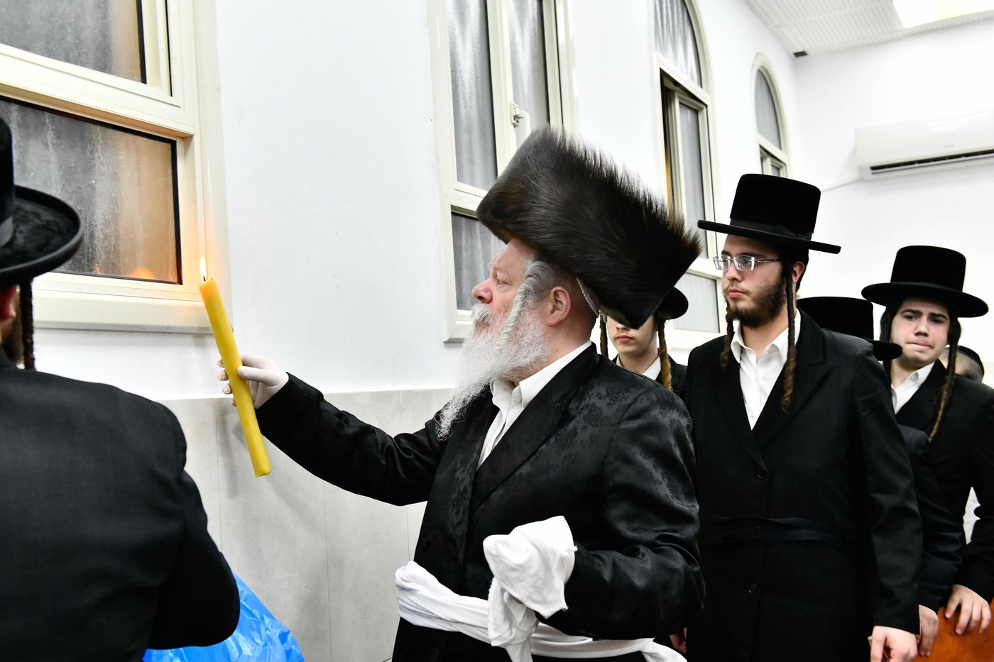 האדמו"ר מפרימשלאן בבדיקת חמץ