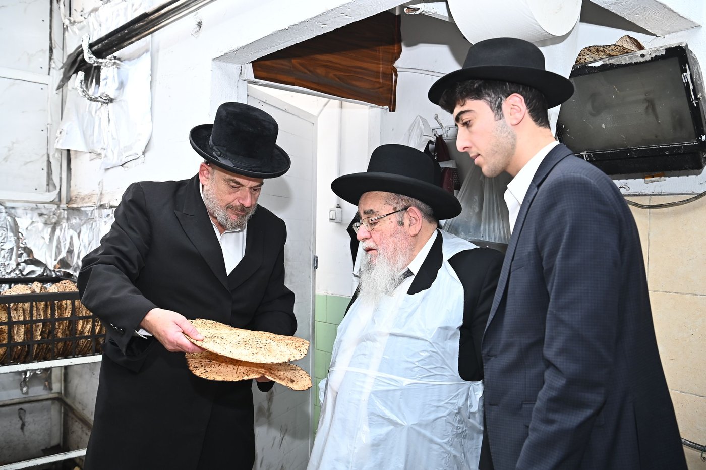 הגר"א סאלים באפיית מצות