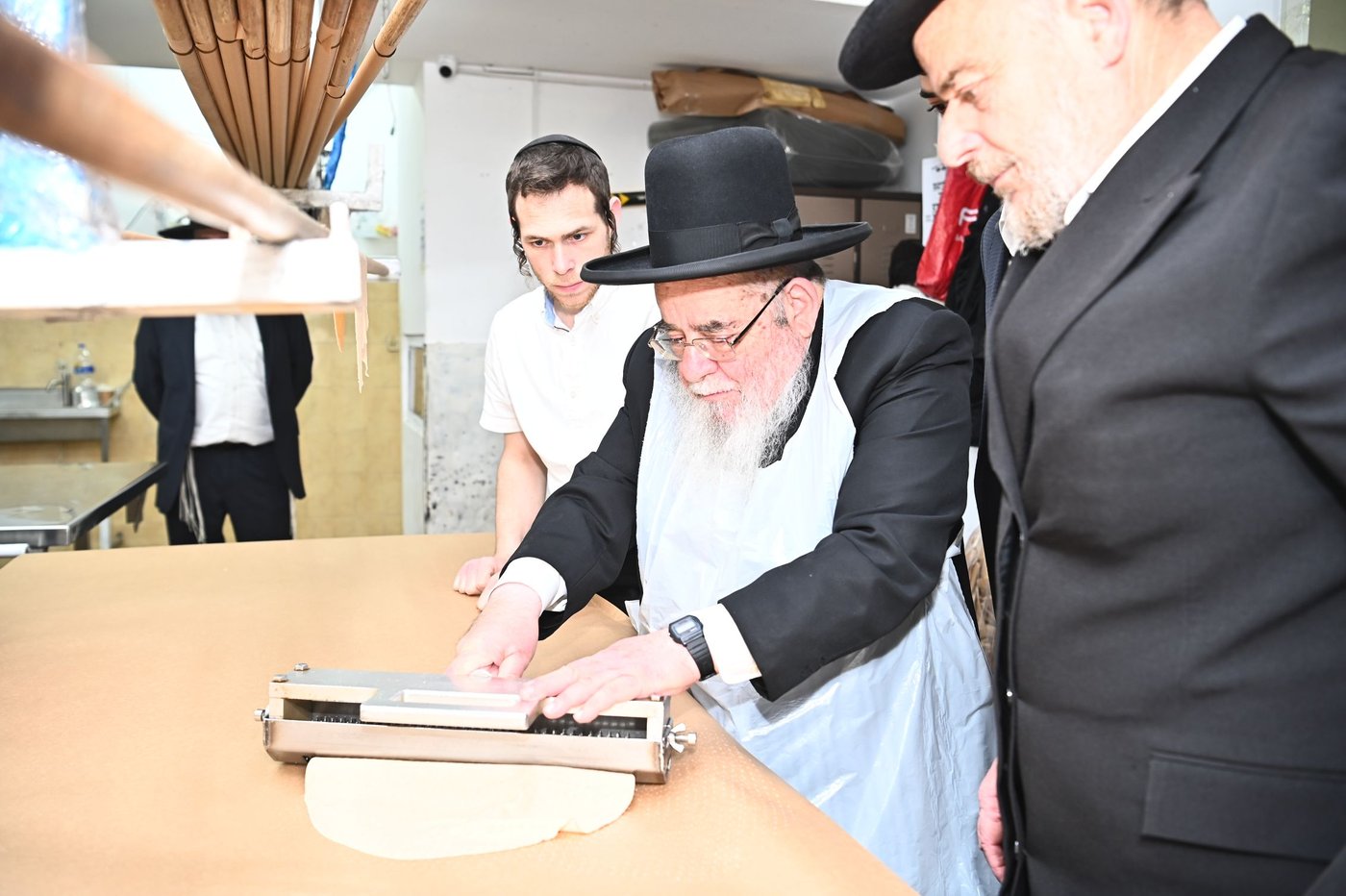 הגר"א סאלים באפיית מצות