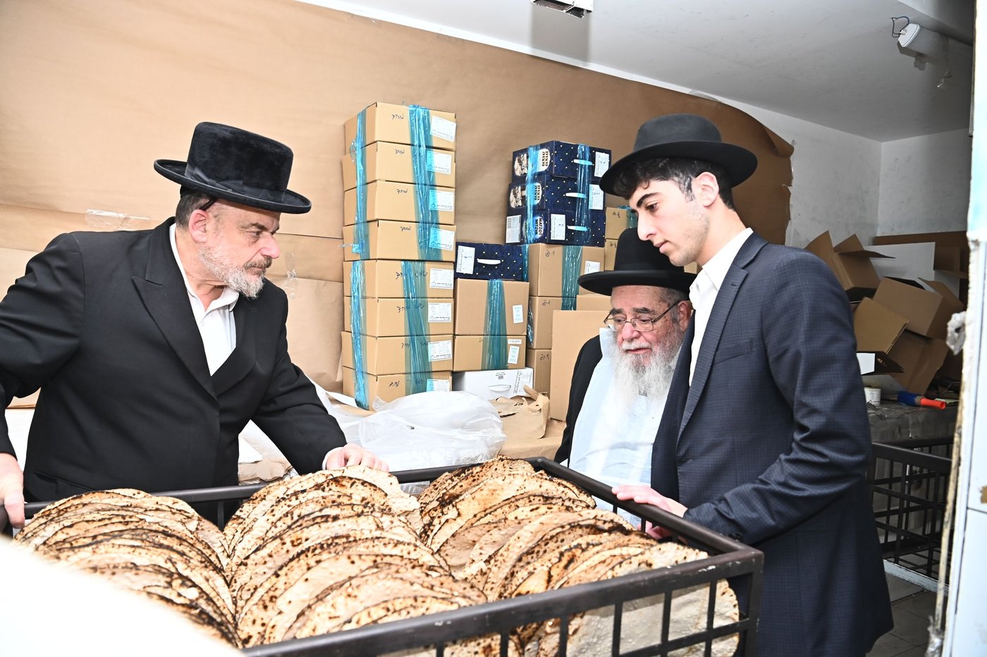 הגר"א סאלים באפיית מצות
