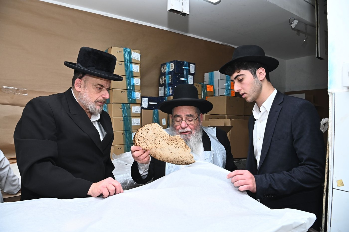 הגר"א סאלים באפיית מצות