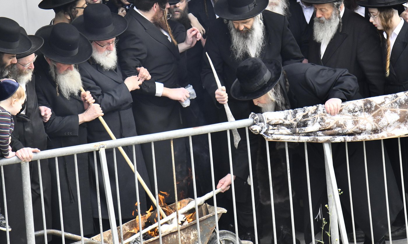 האדמו"ר מגור בשריפת חמץ