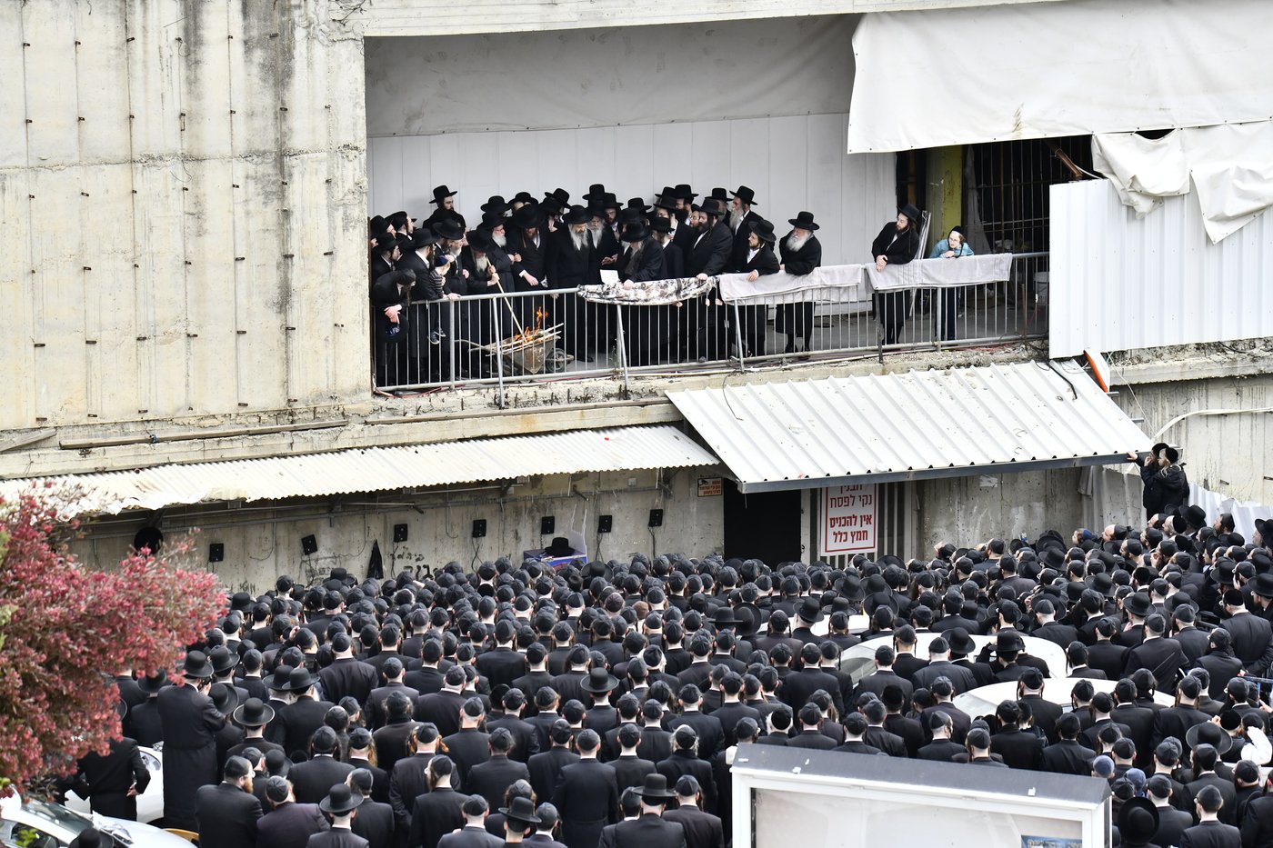 האדמו"ר מגור בשריפת חמץ