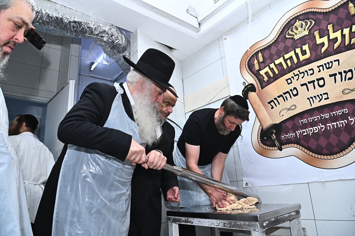 הגאון רבי דוד חנניה פינטו באפיית מצות