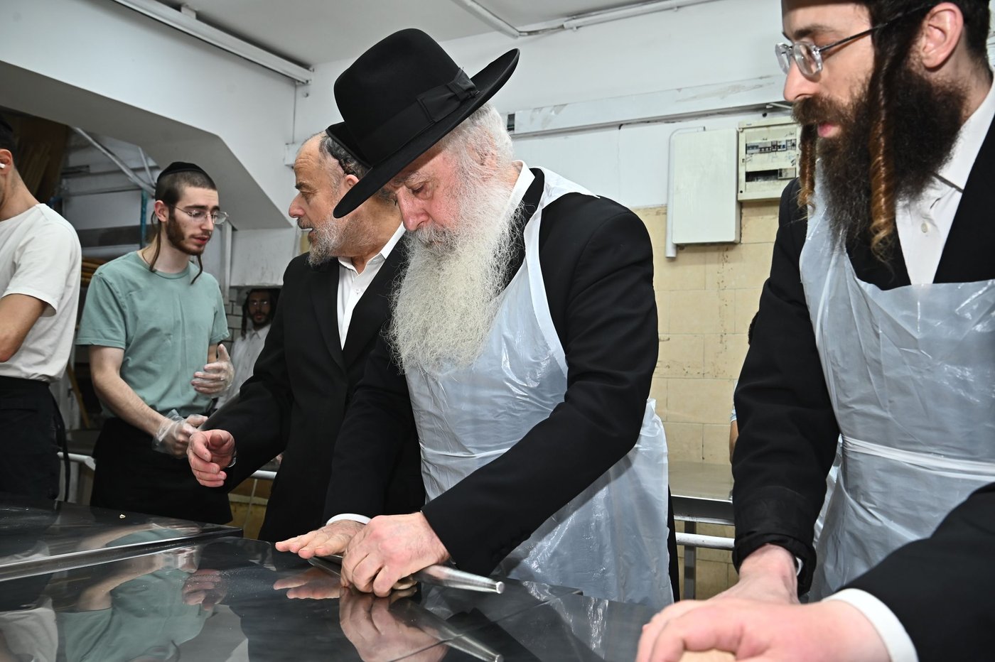 הגאון רבי דוד חנניה פינטו באפיית מצות