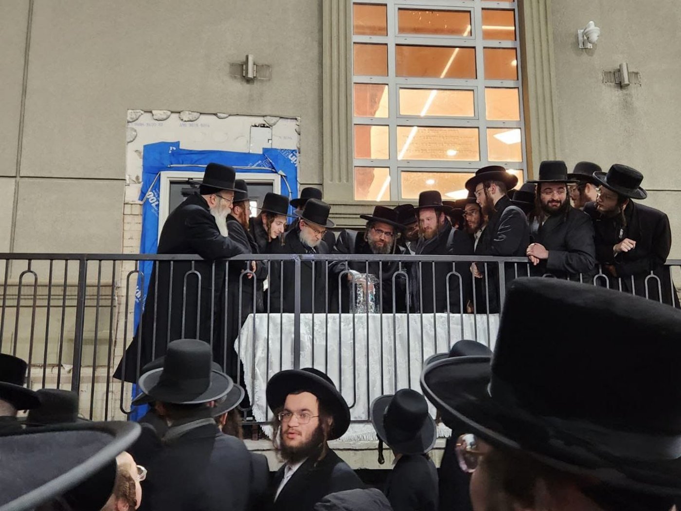 הגה"צ רבי מנחם מנדל טייטלבוים בשאיבת מים שלנו