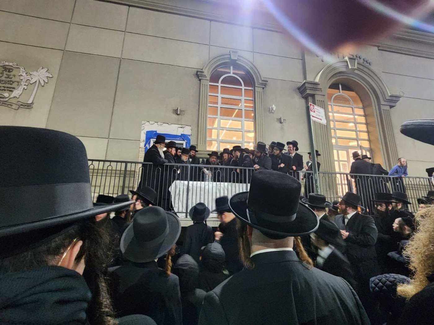 הגה"צ רבי מנחם מנדל טייטלבוים בשאיבת מים שלנו
