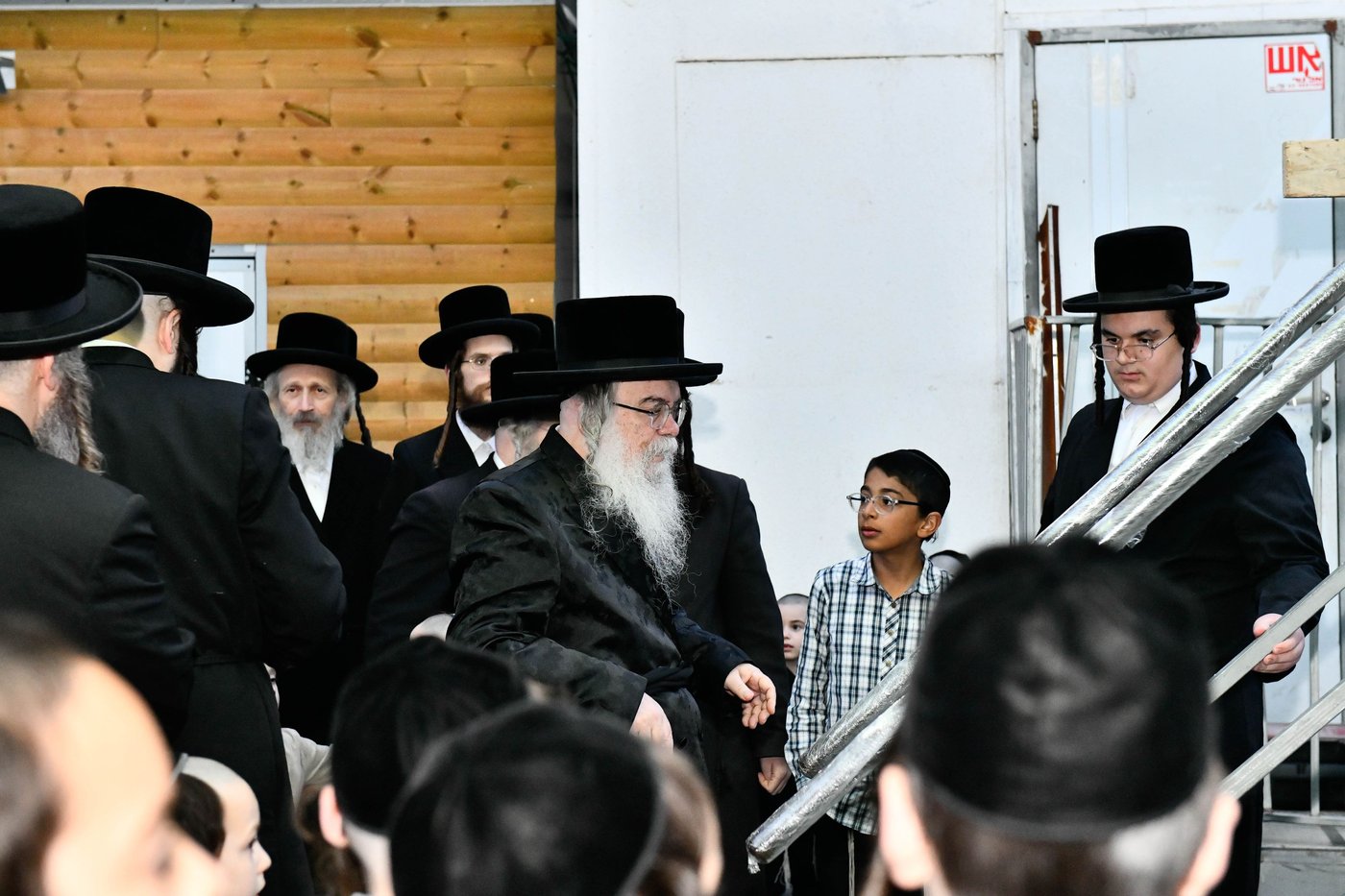 האדמו"ר מדארג בשאיבת מים שלנו
