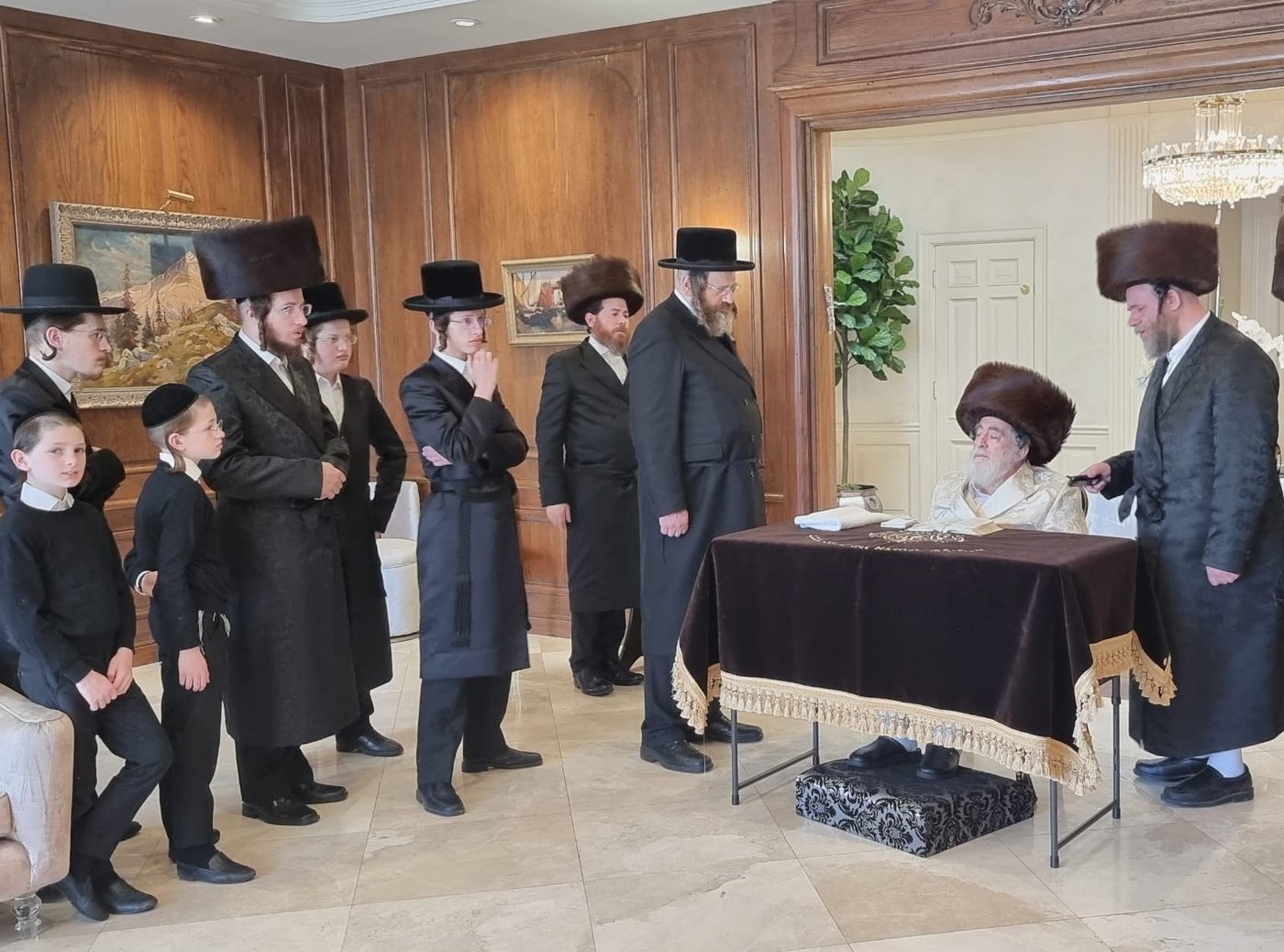 האדמו"ר מויז'ניץ באמירת הלל בערב פסח בלוס אנג'לס