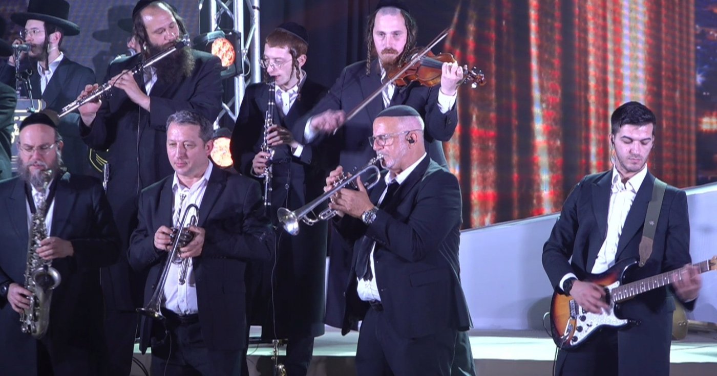 המראות על במת האירוע