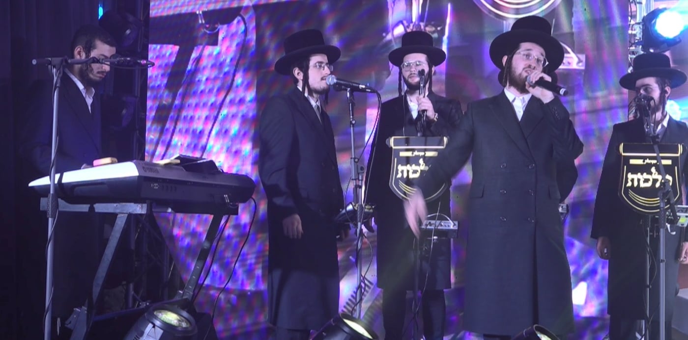 המראות על במת האירוע