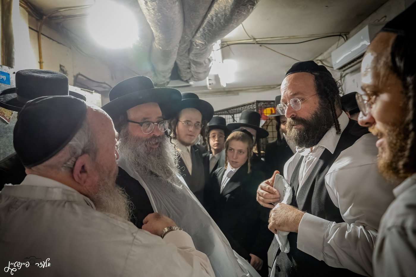 הגה"צ ראש ישיבת סאטמר באפיית מצות