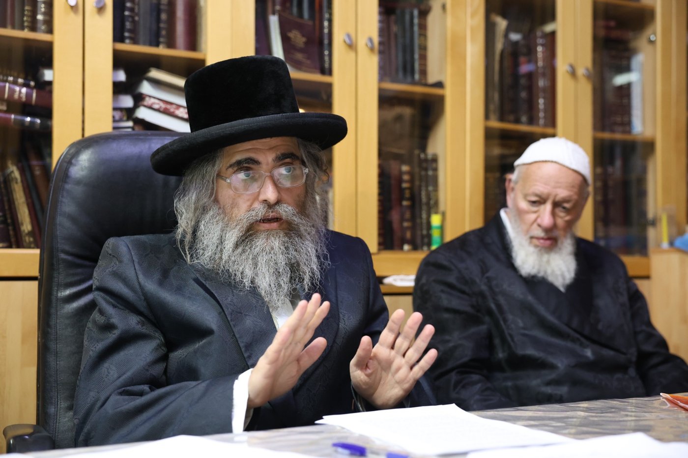 הגה"צ רבי אלעזר שטרן אב"ד מירון במכירת חמץ