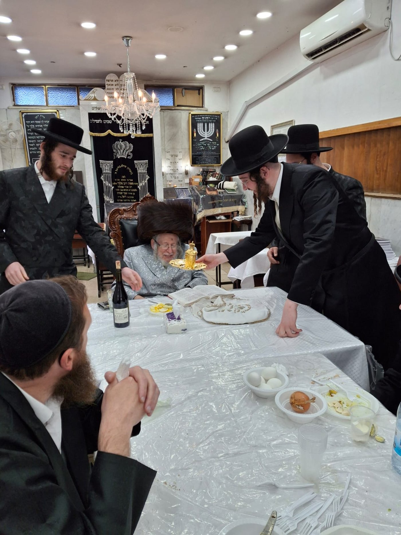 האדמו"ר מסטרופקוב ב'אסתר טיש'