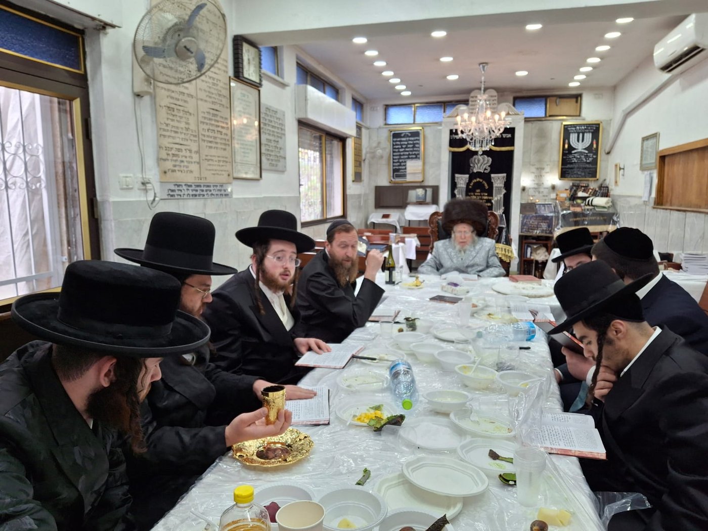 האדמו"ר מסטרופקוב ב'אסתר טיש'