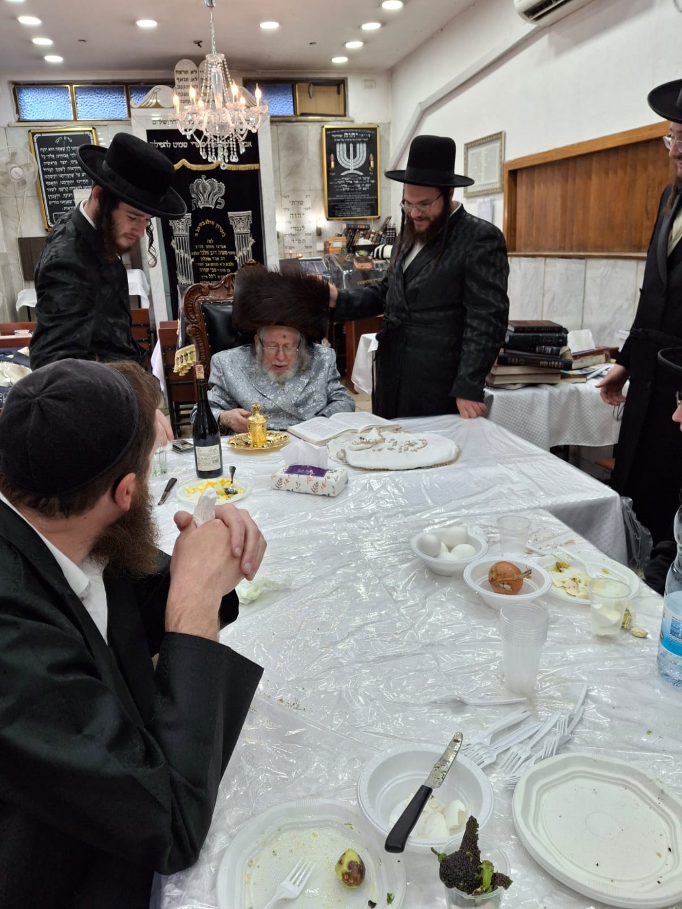 האדמו"ר מסטרופקוב ב'אסתר טיש'
