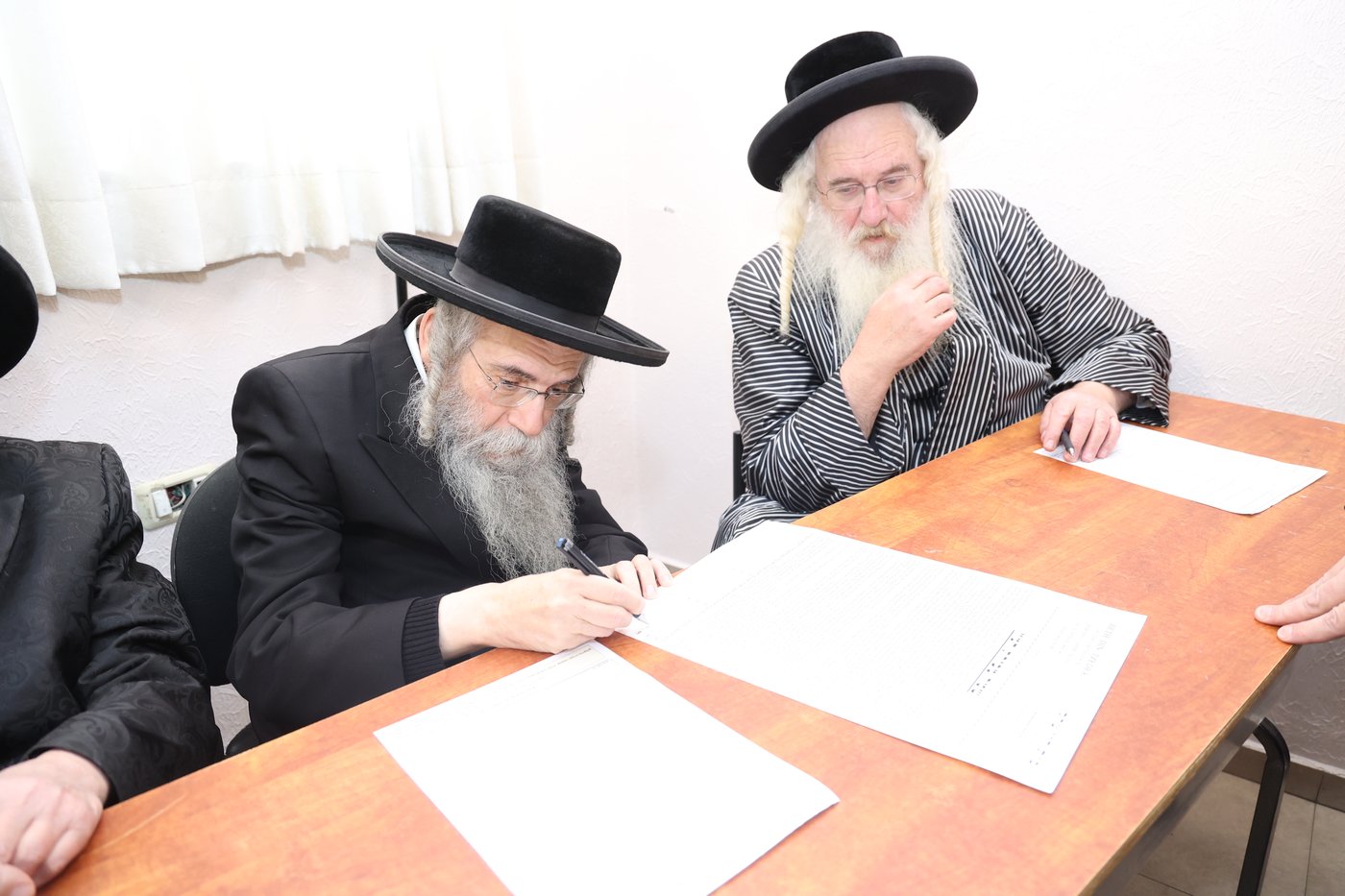 מכירת חמץ בלשכת בד"ץ העדה החרדית
